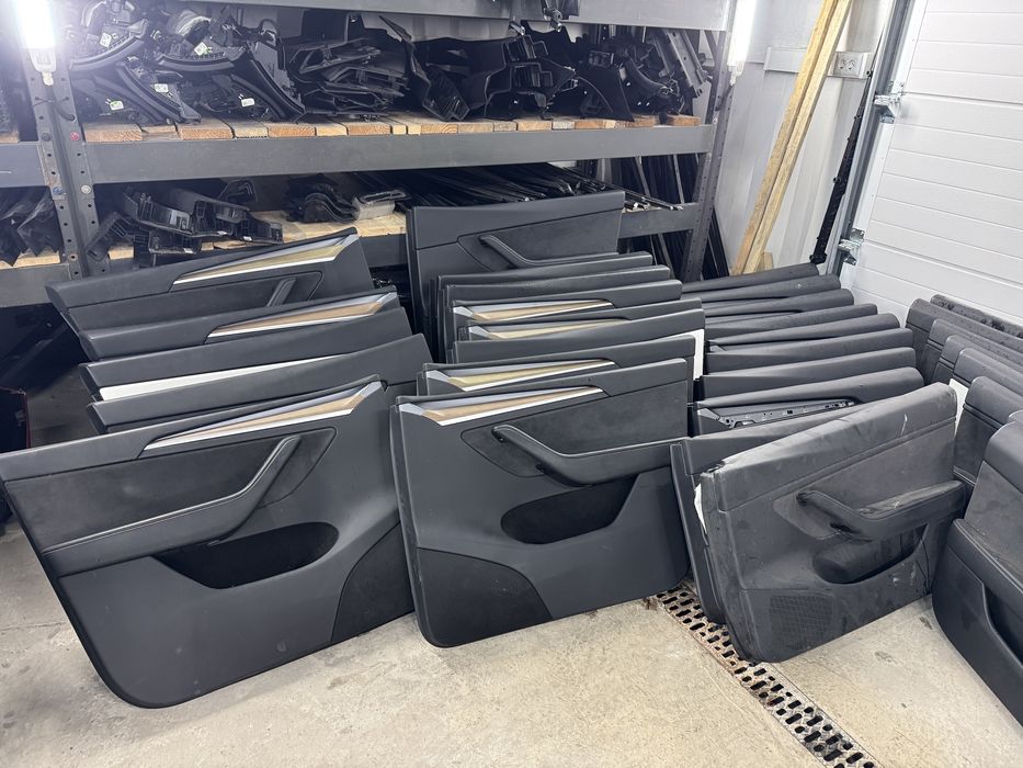 Карти , консоль model 3 , model y