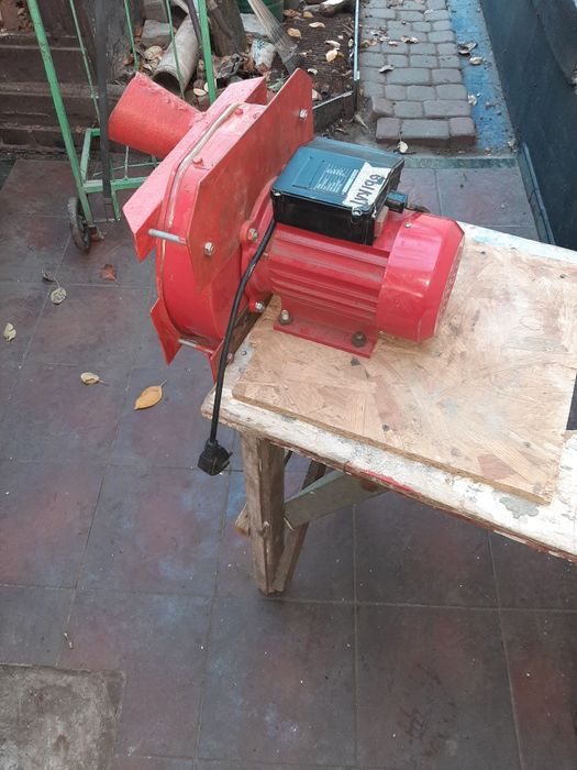 Измельчитель веток дробилка бу