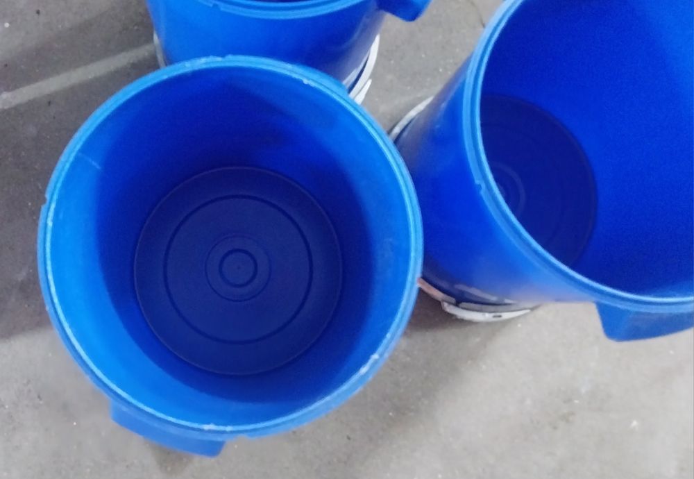 Bidões 25L como novos c/ tampa e aro de metal