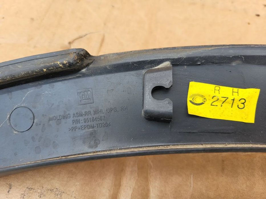 listwa blotnika prawy tyl opel mokka a x 95164756 95164507