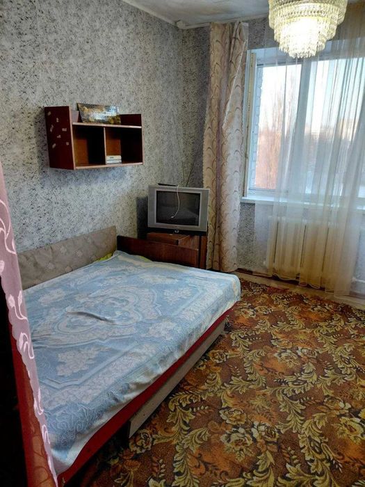 Продаж великої кімнати в гуртожитку блочного типу