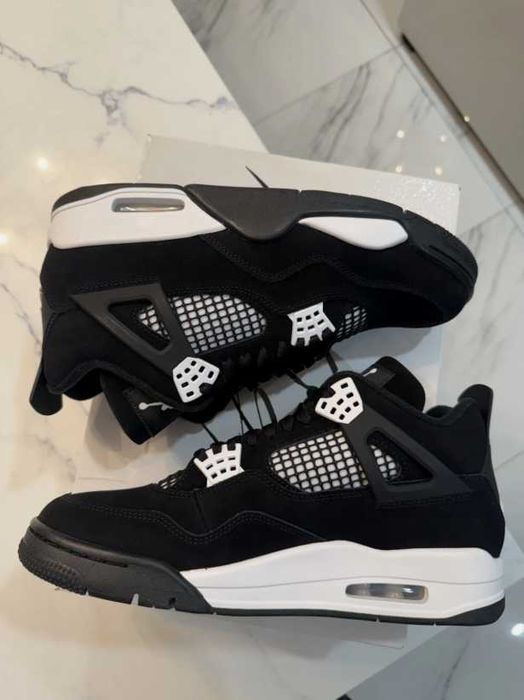 Jordan 4 Retro White Thunder R.43