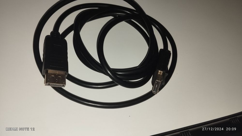 Bateria HP e um cabo para gráfica em bom estado