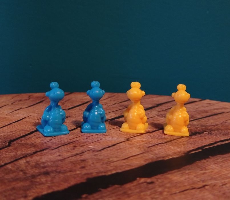 4 małe figurki dinozaury
