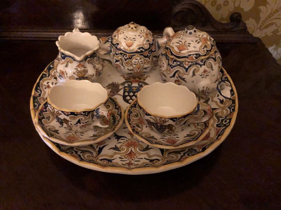 Conjunto muito antigo faiança Portuguesa