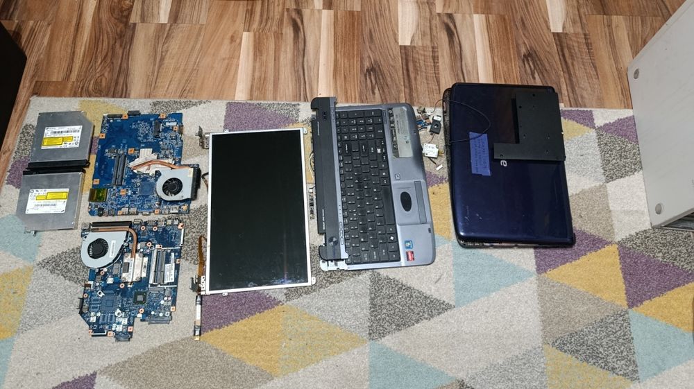 13 laptopów i części