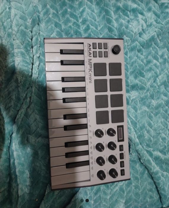 Akai MPK mini sem uso