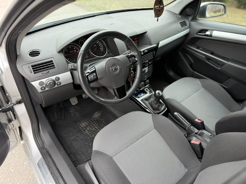 Продам Opel Astra H Station Wagon 1.7d 2010г