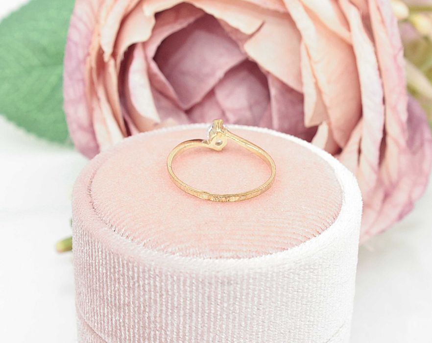 Złoty pierścionek p.333/0,81g z cyrkonią