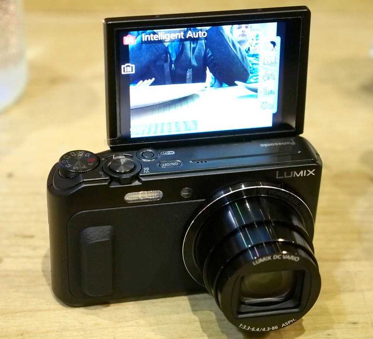 Máquina Fotográfica Bridge PANASONIC Lumix DMC-TZ57 - Troco por instrumento musical ou algo do meu interesse. (como nova, com pouco uso)
