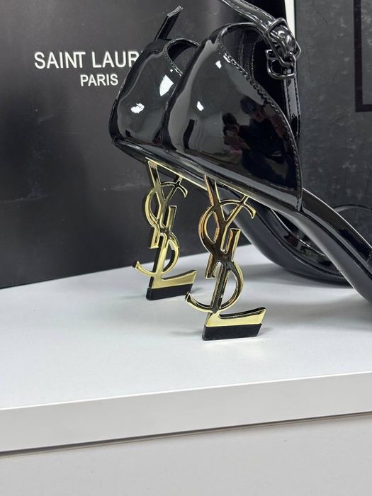 Каблуки Yves Saint Laurent