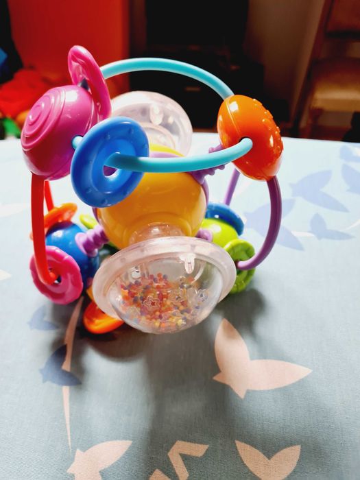 Chocalho bebé com bolas de chuva