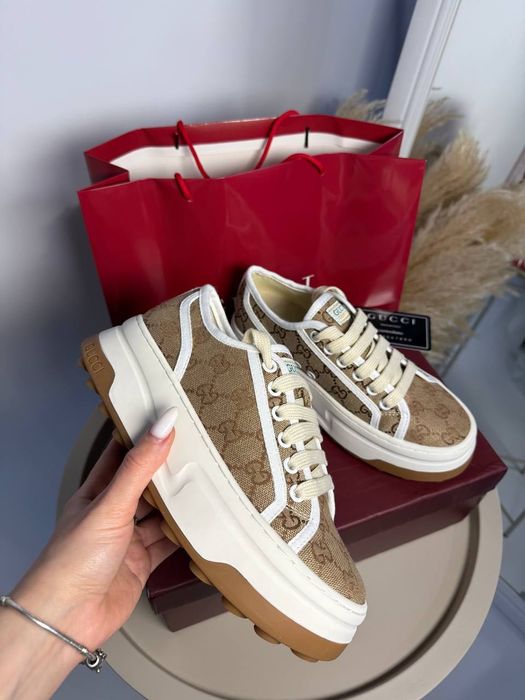 Sneakersy Gucci na platformie  trampki