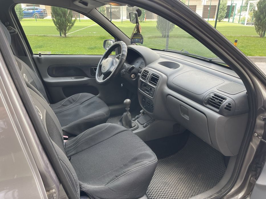 RENAULT CLIO SYMBOL 2001г 1.4 газ/бензин