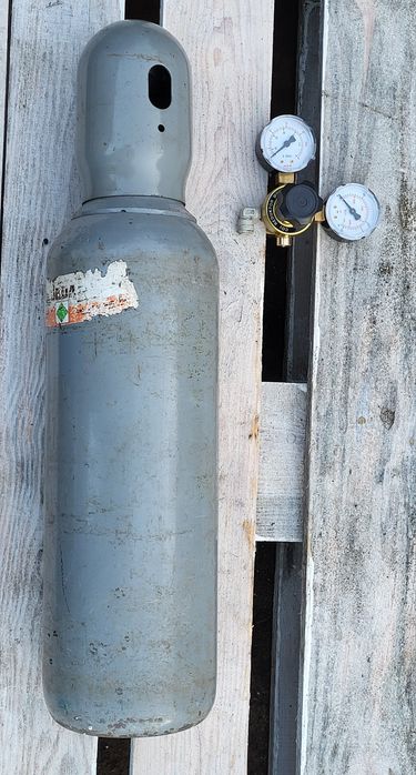 Butla dwutlenku węgla (C02) z reduktorem.