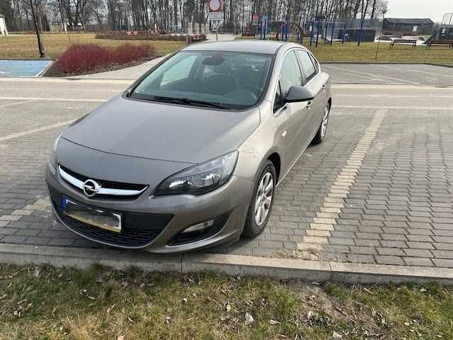 Opel Astra J sedan LPG