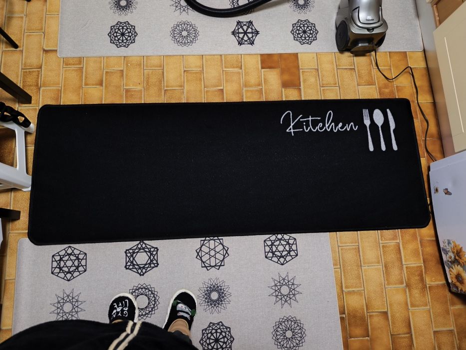 Tapete preto de cozinha