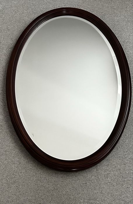 Espelho oval biselado, com moldura de mogno maciço, como NOVO