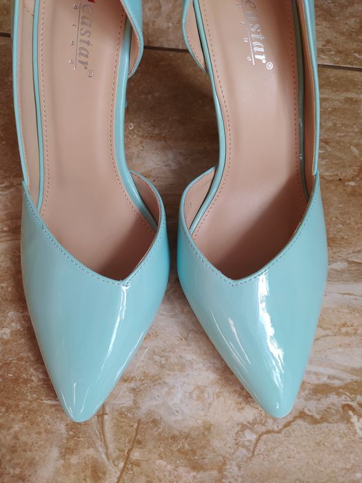 Nowe czółenka szpilki lakierowe