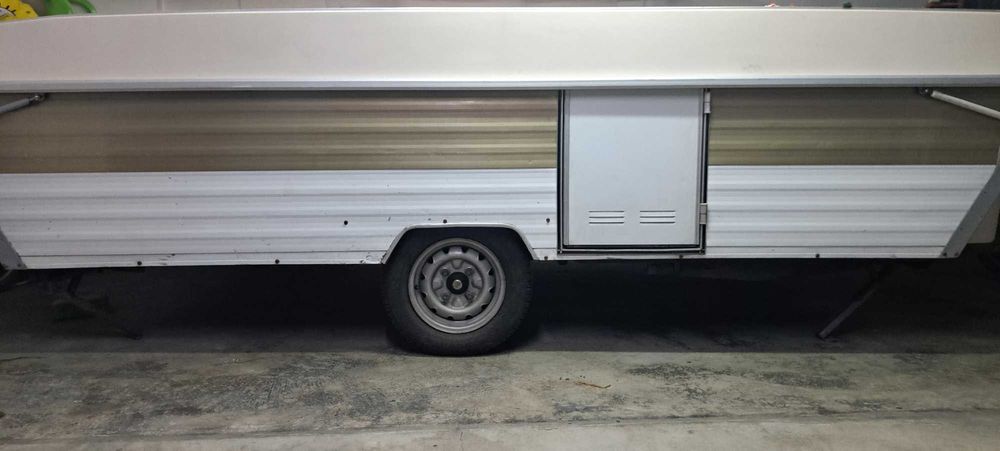 Caravana rebativel com avançado .