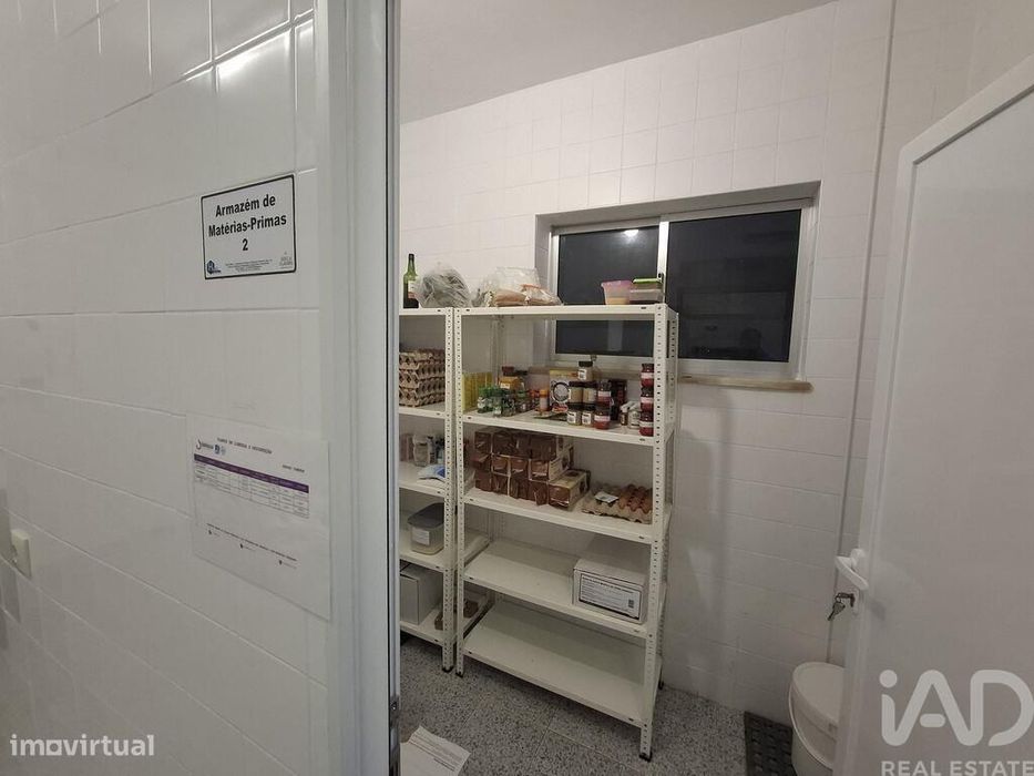 Loja / Estabelecimento Comercial em Vila Real de 300,00 m2