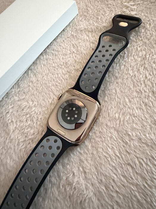 Apple Watch 11 Gold Titanium stan idealny, dodatki 500 zl Etui, paski