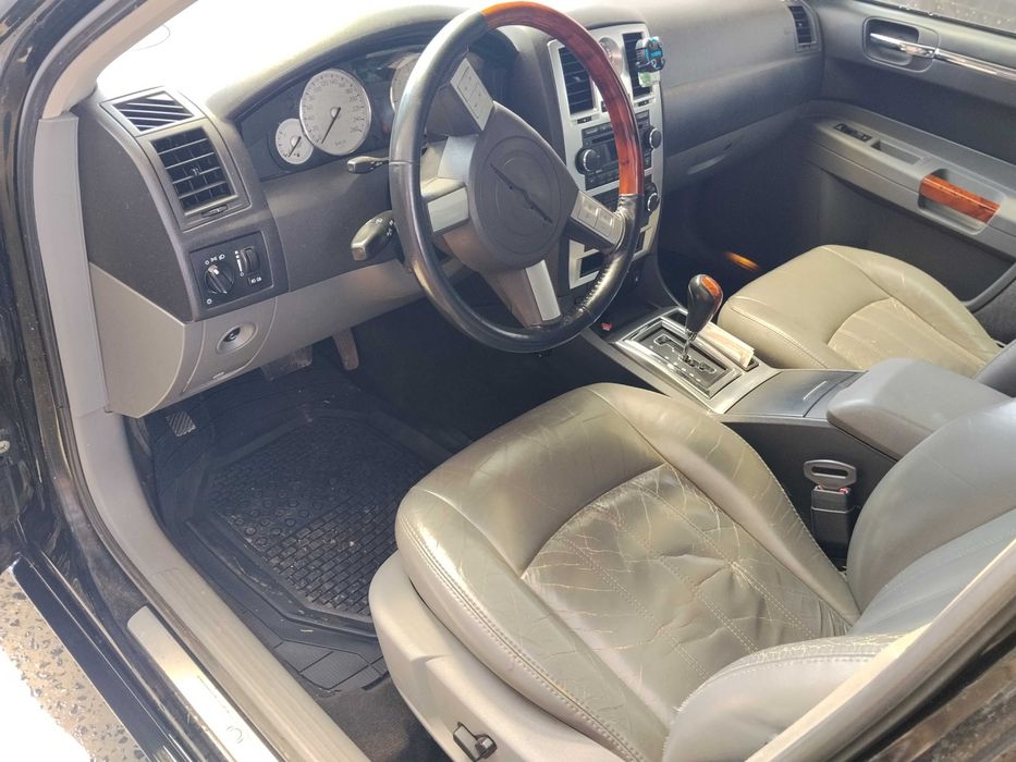Chrysler 300 C. 2004рв. 2.7 бенз. HEMI.