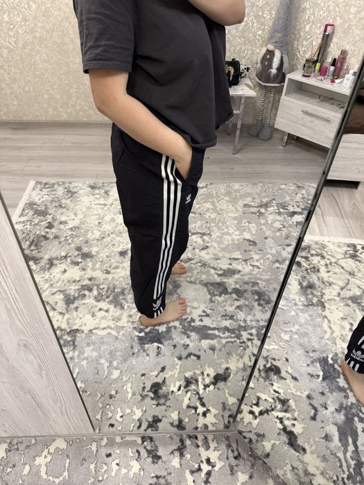 Спортивні штани adidas жіночі