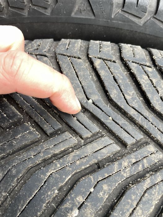 Резина зимня Michelin 215 / 65 / 16