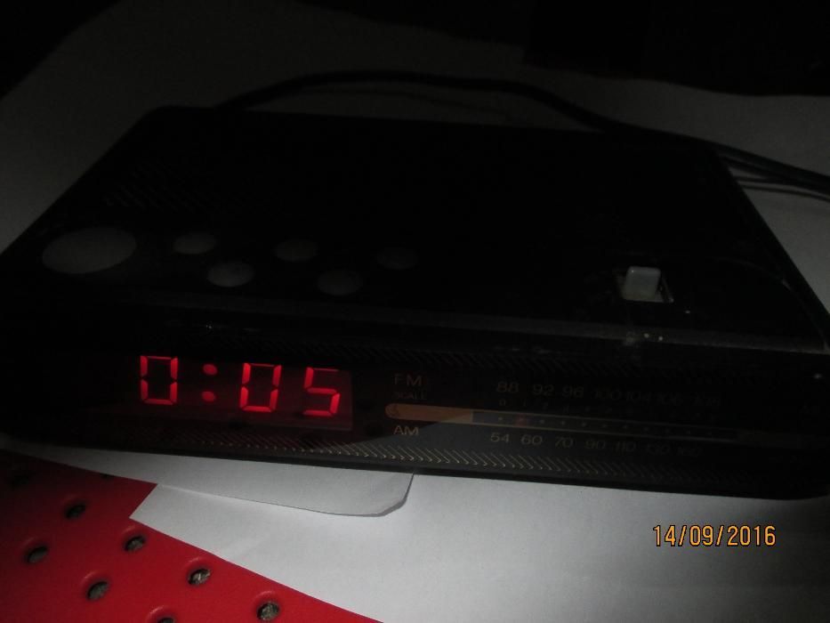 2 rádios despertadores