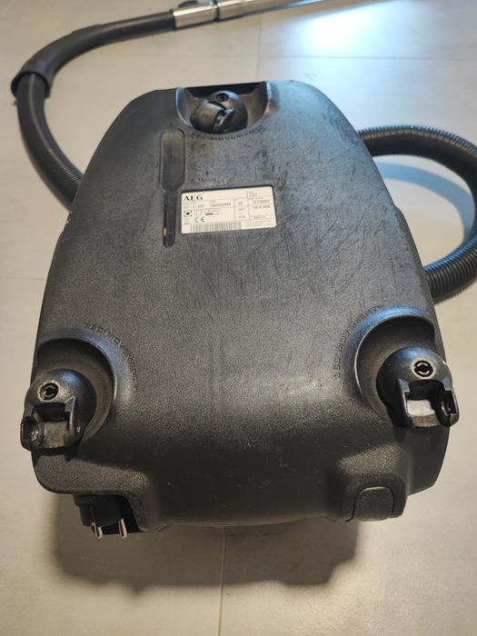 Aspirador AEG avariado - para peças