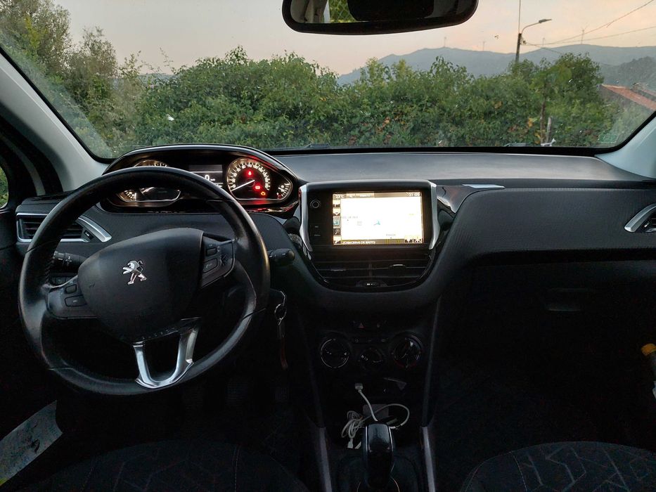 Peugeot 2008 1.2 PureTech Style 82Cv (Gasolina/GPL): Viaje o dobro Gastando Metade do Dinheiro!