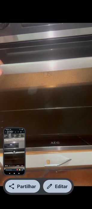 Forno AEG com sistema de limpeza
