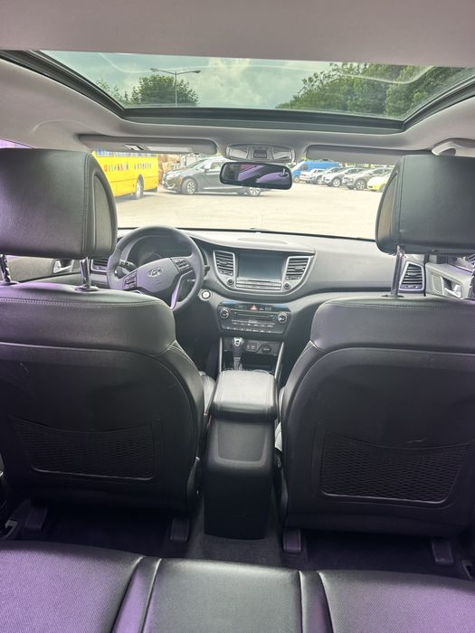 Hyundai Tucson 2015 р. Дизель: 2.0л. Автомат