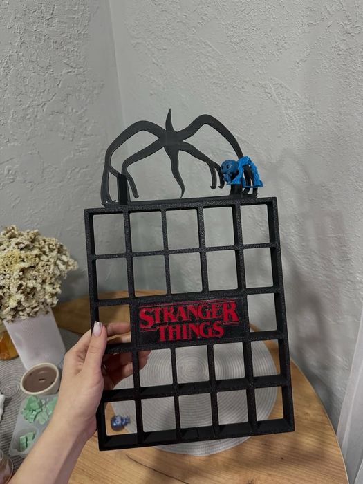 Поличка для фігурок з Stranger Things "Дивні Дива"