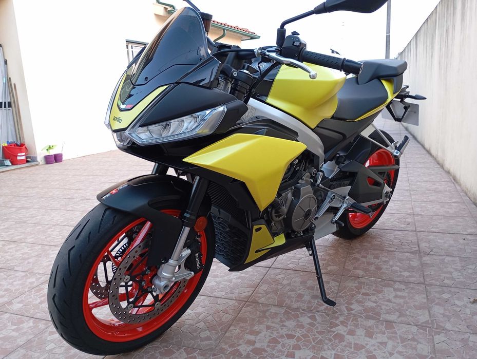 Aprilia Tuono 660 acid gold