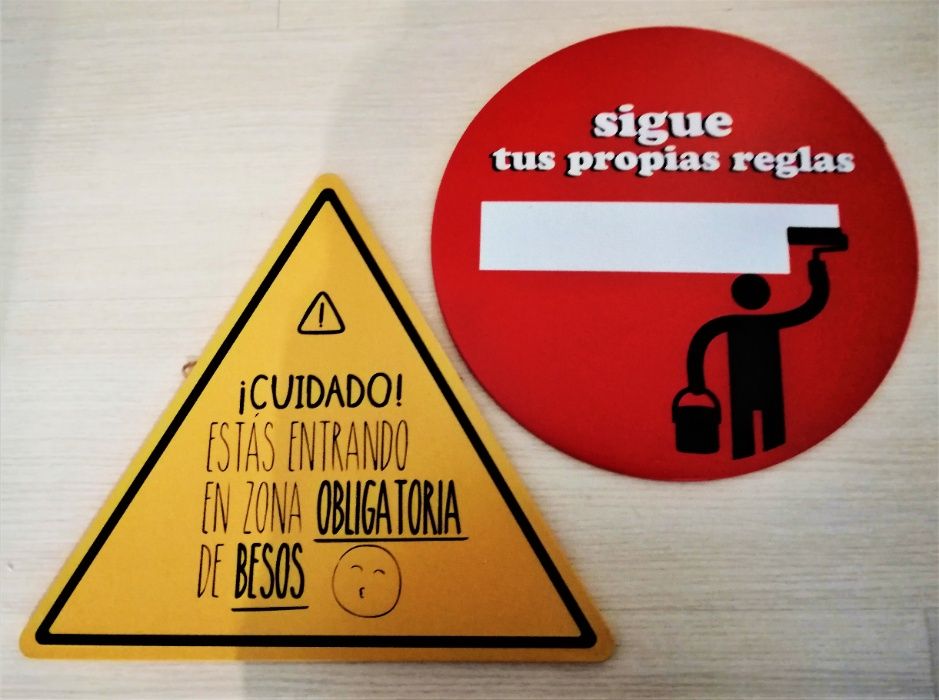 Placas decorativas de sinalização, em alto relevo, novas