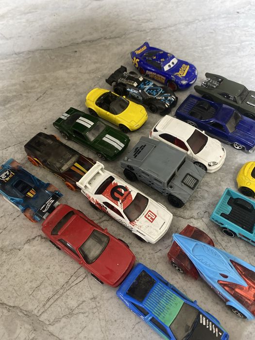 Машинки Hot wheels