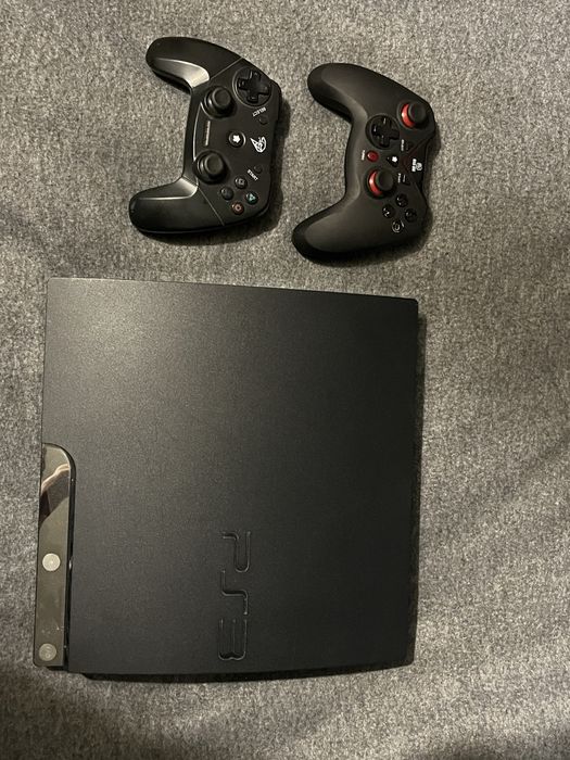 Playstation 3 + 2 kontrolery bezprzewodowe