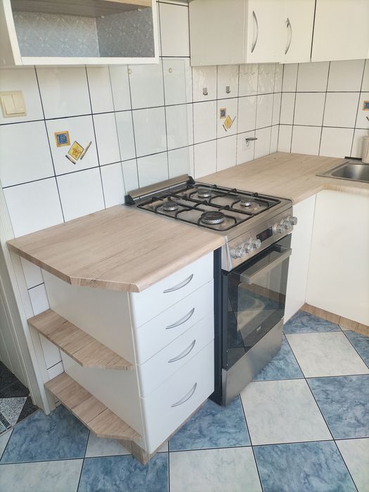 Kuchenka gazowa z piekarnikiem elektrycznym