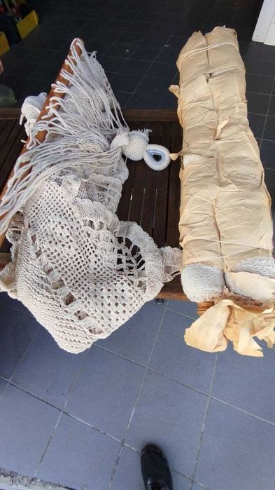 2 Camas de Rede em Crochet c/ Barra de Madeira – Novas