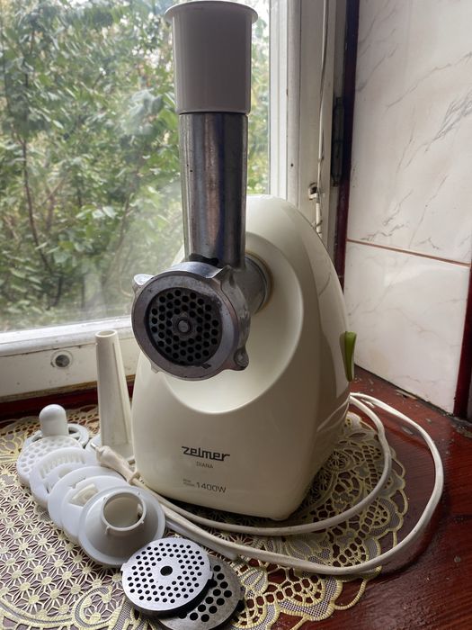 Продам электромясорубку Zelmer Diana 1400 W 886.5