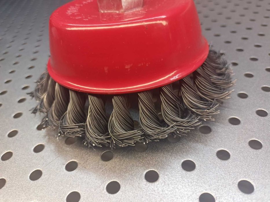 Szczotka druciana 125mm M14 czołowa  drut skręcany