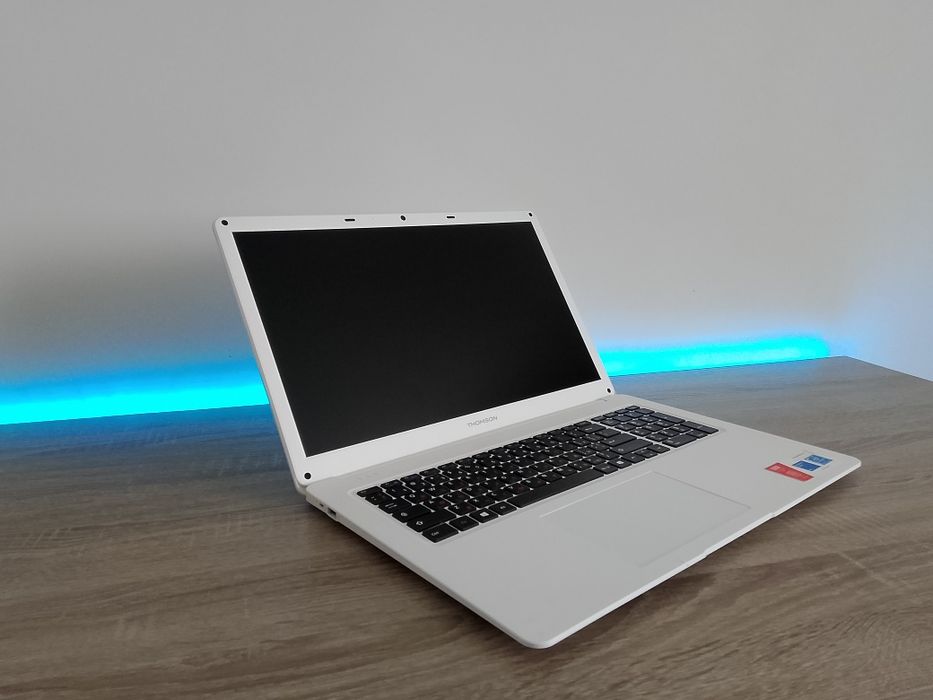 Новий великий 17 дюймовий ноутбук 2023р.