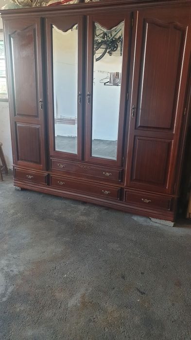 Vendo cama e Roupeiros como novos