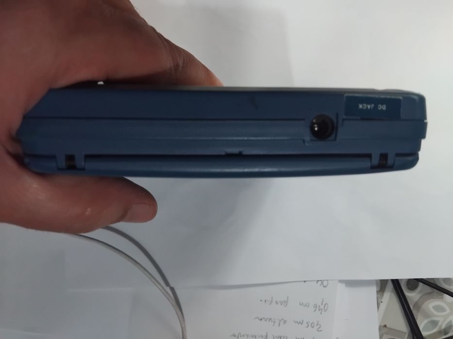 CD Player antigo portátil (não funciona)
