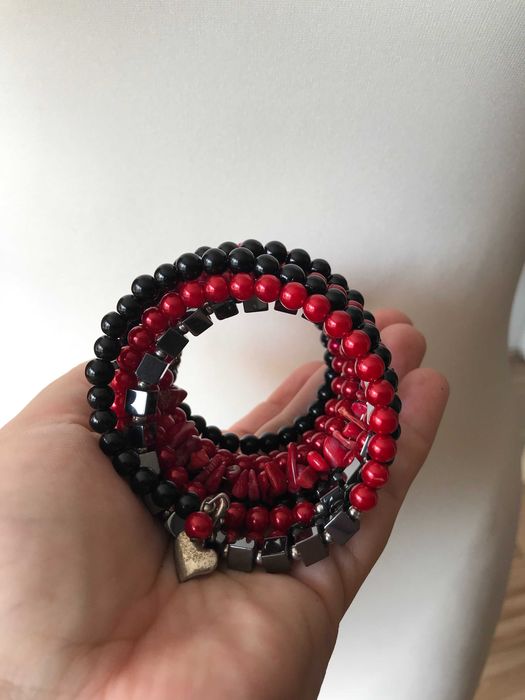 Bransoletka boho na sprężynie do zaplatania na nadgarstku hematyt