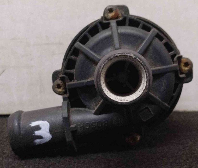 Bomba Água Adicional 2Q0965567A - SKODA OCTAVIA IV