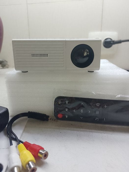 Продам новый проектор лед мини