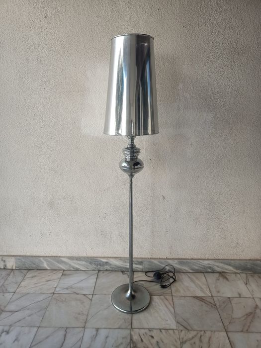 Candeeiro de Pé Alto Metalizado
